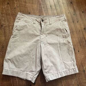 American Eagle tan classic flat front size 31 shorts